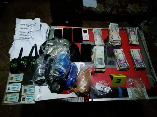 Dinero, droga y listado de víctimas hallan a mujeres de la Mara Salvatrucha