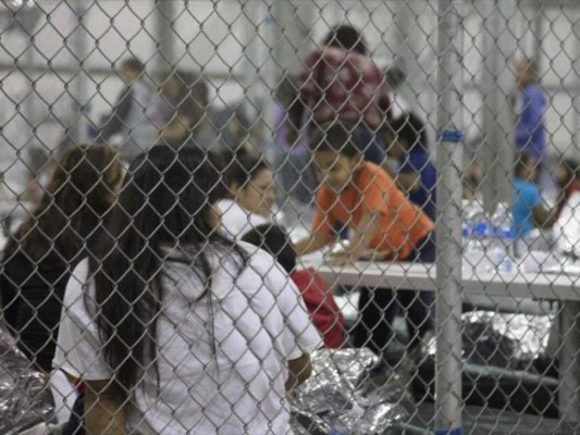 Denuncian que EEUU no trata adecuadamente a niño migrante