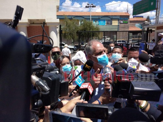 Nasry 'Tito' Asfura acude a votar en compañía de sus bellas hijas y su esposa (FOTOS)&nbsp;&nbsp;