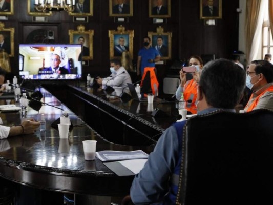 El presidente Juan Orlando Hernández junto a representantes de los países de la región centroamericana sostuvieron una reunión virtual con los presidentes de los organismos multilaterales.