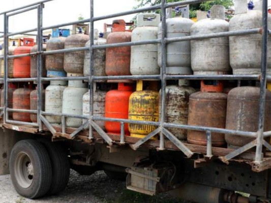 Centavos bajarán las gasolinas y gas vehicular en Honduras