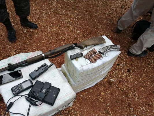 FOTOS: Así fue la incautación de la droga y la narcoavioneta en Brus Laguna