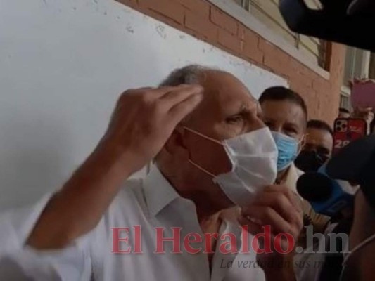 Con paz, tranquilidad y entre la multitud: Así ejerció el sufragio Nasry 'Tito' Asfura