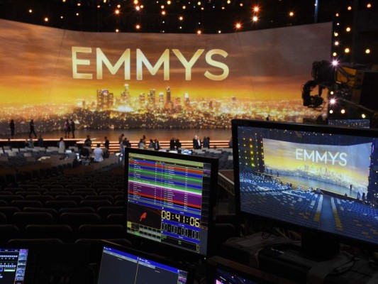 Un monitor de video muestra el escenario para los 71 ° Premios Primetime Emmy del domingo durante el día de presentación de prensa, jueves 19 de septiembre de 2019, en el Microsoft Theatre de Los Ángeles. Fotos: Agencia AP.