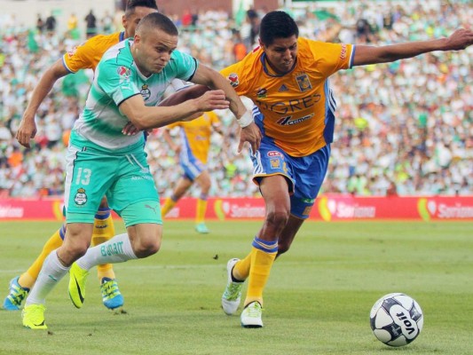 Pumas inicia el calvario de las Chivas en la Liga MX