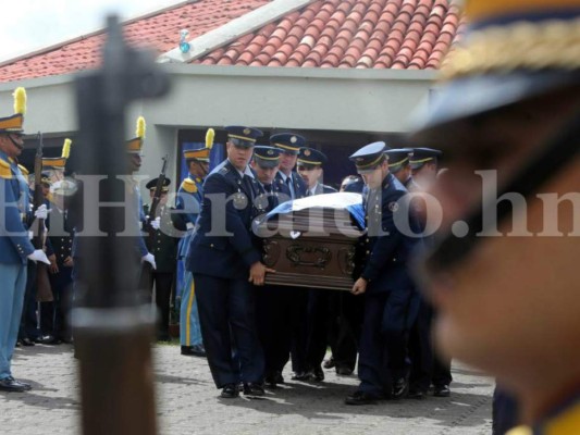 Dictamen revelará que sucedió con el avión militar Let 410 donde falleció el capitán Flores