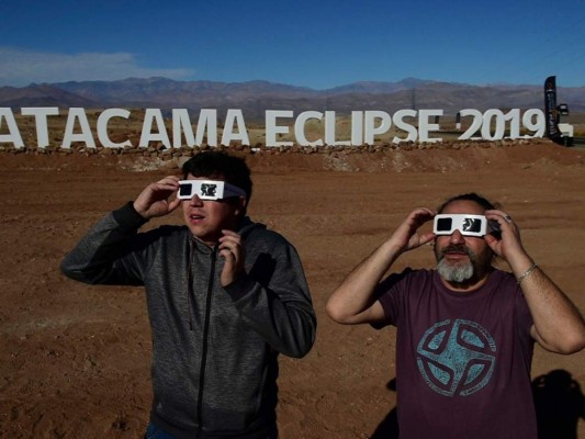 FOTOS: Así se vivió el eclipse total de sol en Chile y Argentina