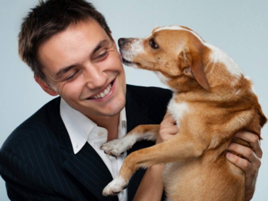 Las zonas donde tu perro jamás debería 'besarte”