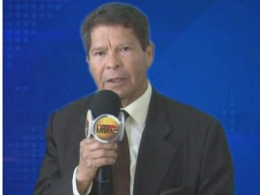 Melvin Paguada recibe el premio 'Rosario Sagastume de Ferrari' del Congreso Nacional