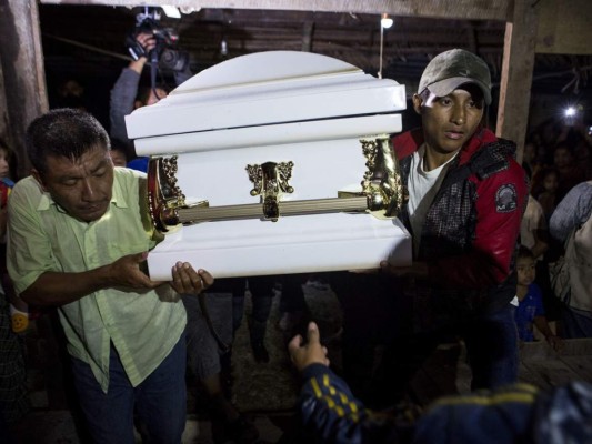 Fotos: El entierro de la niña guatemalteca que murió bajo custodia de los Estados Unidos
