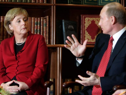 Reunión Merkel-Putin en medio de tensiones