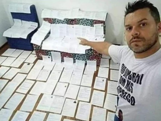 Hombre empleó a 14 personas tras repartir currículums que halló en la basura