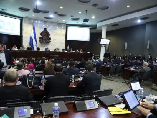 Hasta 360 diputados estarían salpicados en el caso Pandora