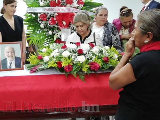 FOTOS: Tristeza y consternación en velorio del exalcalde capitalino Roberto 'El Pelón' Acosta