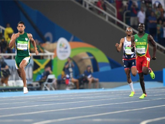 Oro y récord del mundo para sudafricano Wayde Van Niekerk en 400 metros