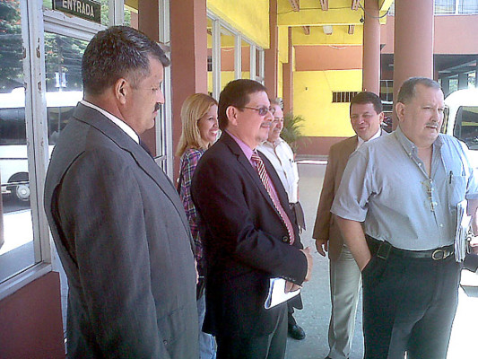 Pastores presentan denuncia contra JOH