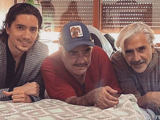 Los momentos más emotivos entre Alejandro y Vicente Fernández (FOTOS)