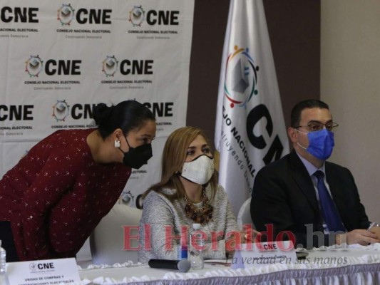 El CNE formaliza contratos con las primeras tres firmas proveedoras