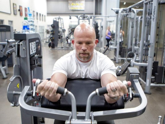 Pese a alarmante cifra de muertos, en EEUU relajan confinamiento por Covid-19