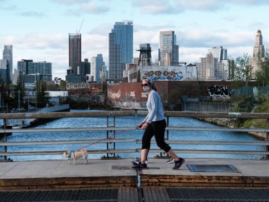 FOTOS: El coronavirus sigue matando mientras el mundo avanza un prudente desconfinamiento