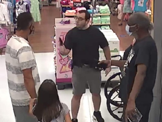Hombre saca arma durante disputa por mascarillas en Florida&nbsp;&nbsp;