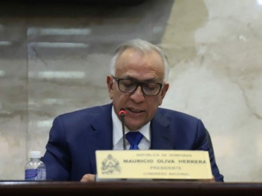 Mauricio Oliva propone diálogo tras eliminar polémicos decretos al sistema de Salud y Educación