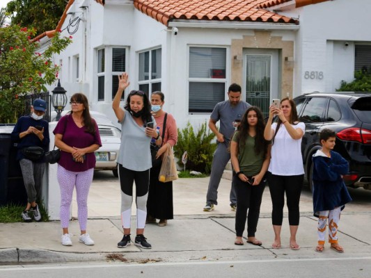 Angustiosa espera de familiares de desaparecidos en derrumbe de Miami&nbsp;&nbsp;