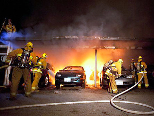 Policía divulga imágenes de sospechoso de ola de incendios