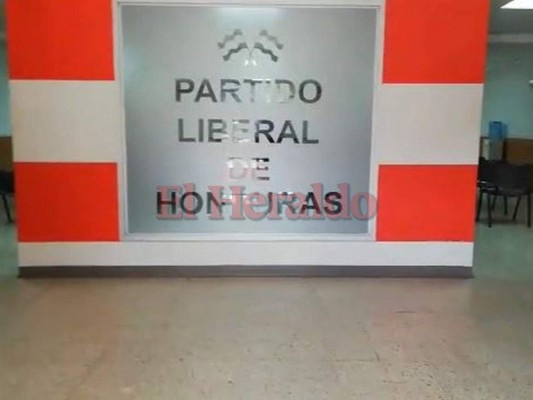 Desolado y sin bandera, así luce el Consejo Central Ejecutivo del Partido Liberal tras expulsión de diputados