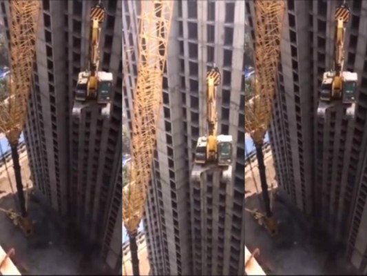 Chinos suben una excavadora a la terraza de un rascacielos para demolerlo