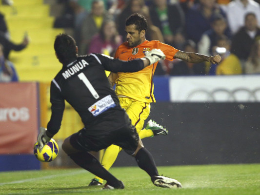 Barça golea al Levante y sigue firme hacia el título