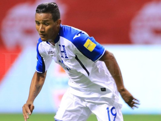 Luis Garrido es visitado por muchos en el hospital antes de ser operado de la rodilla