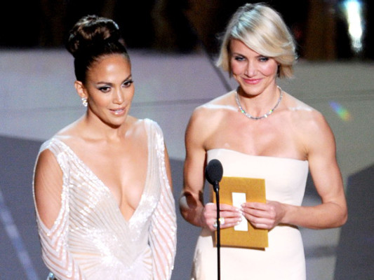 Aclaman pierna y pezón