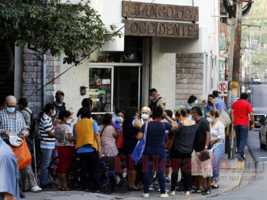 FOTOS: Calles abarrotadas en la capital, mientras casos de covid se disparan