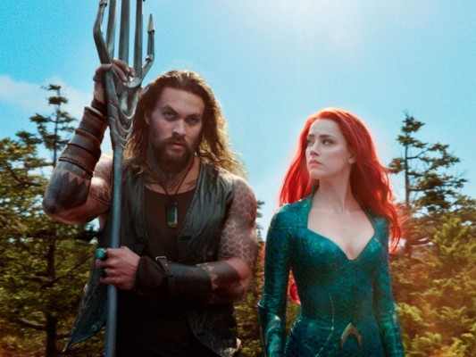 Los actores Jason Momoa y Amber Heard en una escena de la cinta 'Aquaman', en esta imagen difundida por los estudios Warner Bros. Pictures.