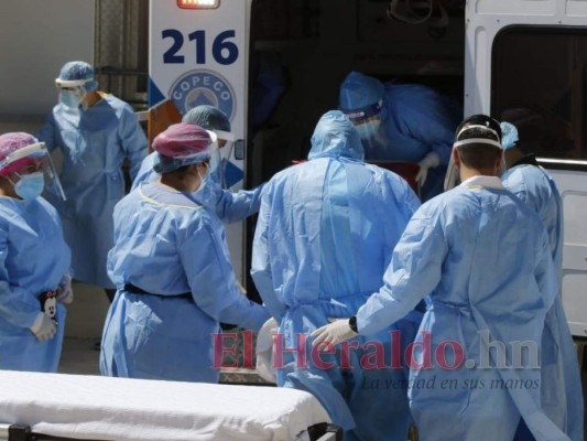 FOTOS: Trasladan primeros pacientes al hospital móvil de Tegucigalpa