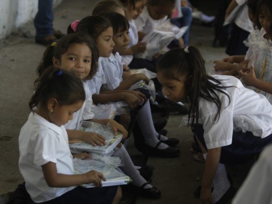 Alumnos de San Lorenzo dan cálida bienvenida a EL HERALDO
