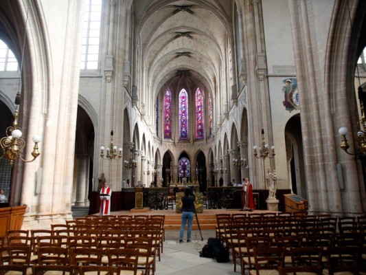 Alemania: Decenas de personas contagiadas tras una misa en Fráncfort