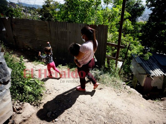 Sin hogar, sin empleo y sin ayuda: una familia que sufre la crisis de Eta y Iota (FOTOS)