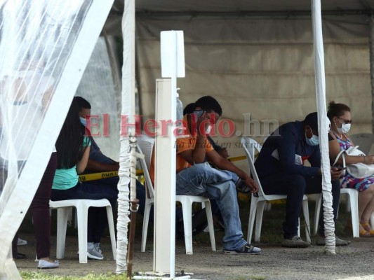 Siete meses de pandemia y los centros de triaje siguen llenos (Fotos)