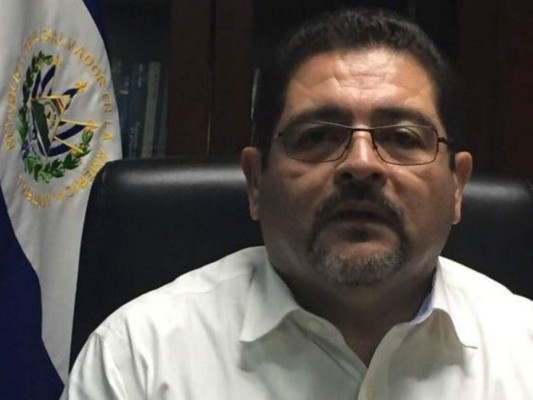 Detenido director de prisiones de El Salvador por mal manejo de fondos