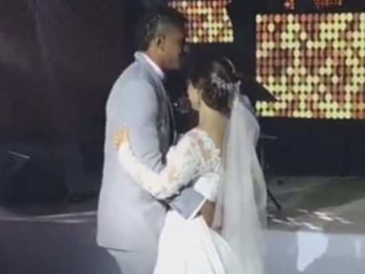 Las fotografías que dejó la boda entre Carlo Costly y Karen 'Tita' Torres
