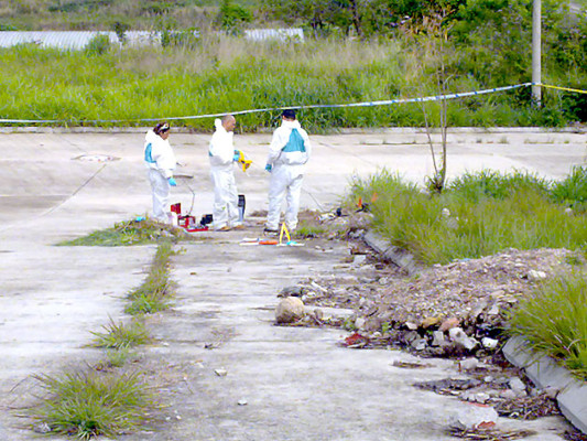 Investigadores retornan a escena del crimen de Villatoro