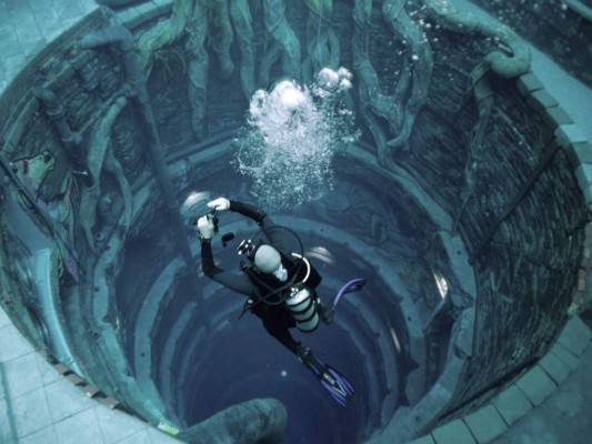 FOTOS: 'Ciudad hundida', así es la piscina más profunda del mundo