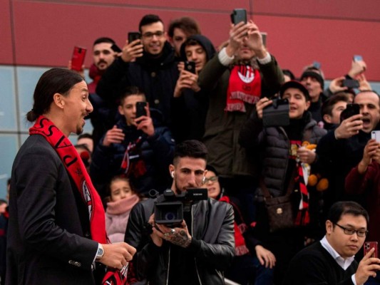 FOTOS: Locura y euforia en la segunda bienvenida de Zlatan Ibrahimovic al Milan