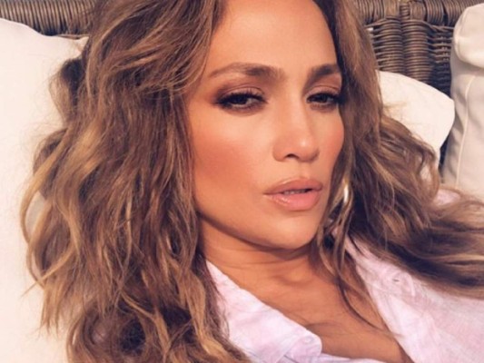 Jennifer López causó tremendo alboroto con botas-jeans poco convencionales