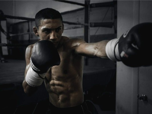 Boxeador hondureño Teófimo López iniciará preparación para juegos de Rio 2016