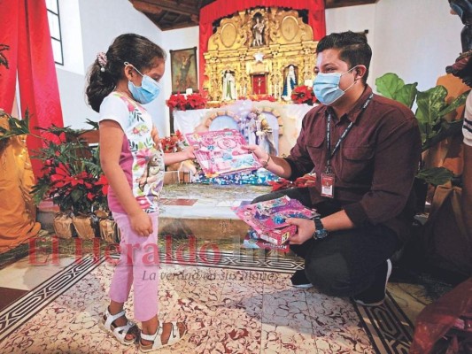 Entrega de juguetes llevó felicidad a más de 100 niños de Ojojona