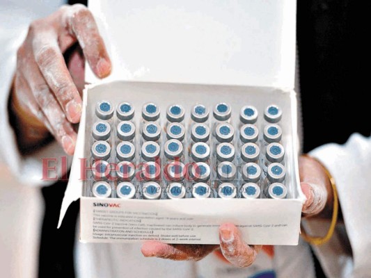 Vacuna anticovid-19 no se aplicará a personas con fiebre alta