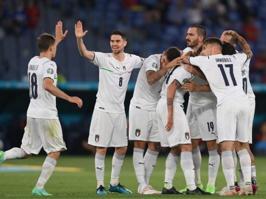 Italia vence 3-0 a Turquía en el partido de apertura de la Eurocopa